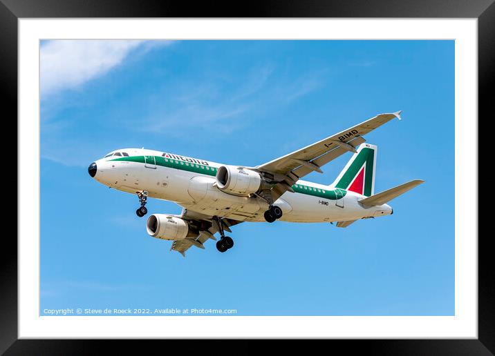 Alitalia Airbus A319 on Short Finals Framed Mounted Print by Steve de Roeck