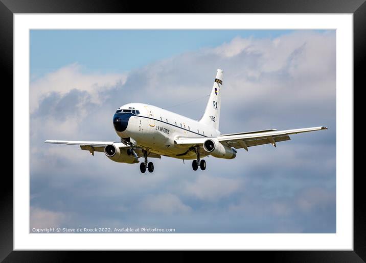 USAF Boeing B737 On Short Finals Framed Mounted Print by Steve de Roeck