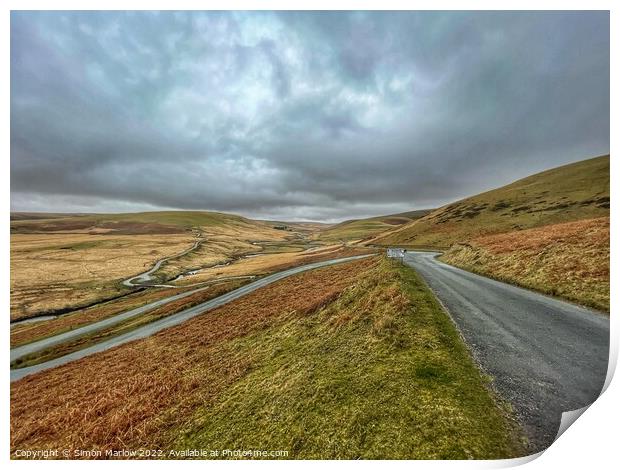 Mountain road in Wales between Elan Valley and Rhayader Print by Simon Marlow