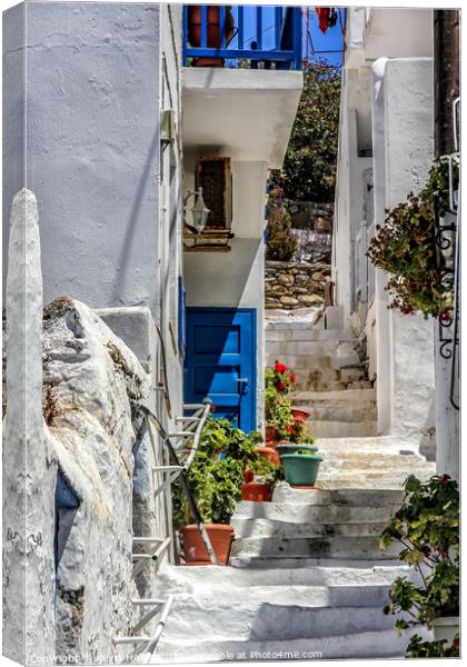 Typical house in Chora, Mykonos, Greece Canvas Print by Kevin Hellon