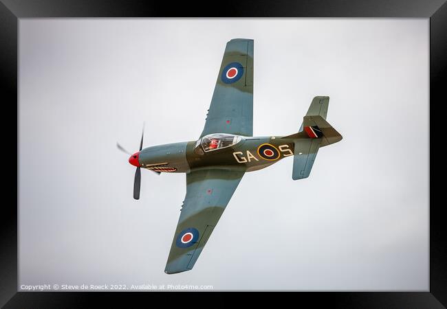 North American P51D Mustang banks sharply in the descent. Framed Print by Steve de Roeck