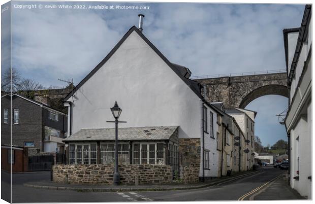 Tavistock village and viaduct Canvas Print by Kevin White