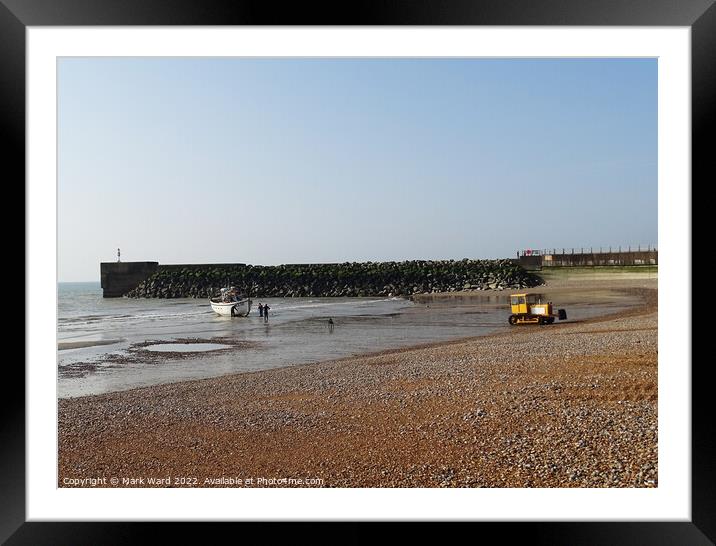 A Hastings fishing boat returning to the shingle beach. Framed Mounted Print by Mark Ward