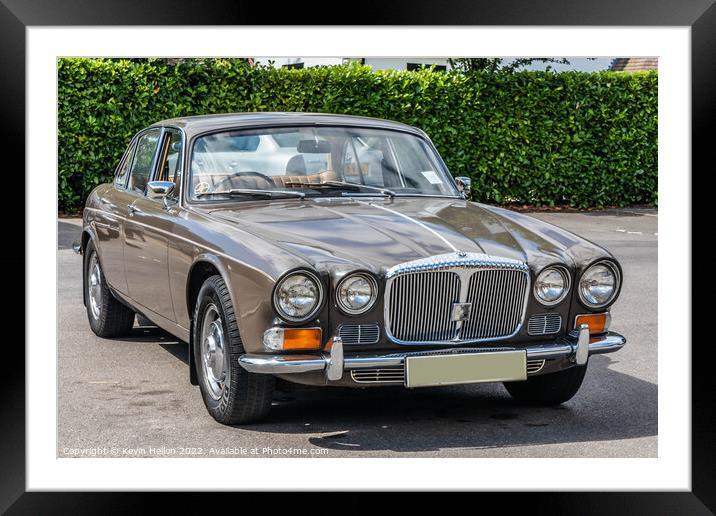 Daimler Sovereign 2.8 litre saloon car Framed Mounted Print by Kevin Hellon