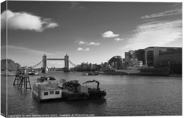 Up the thames towards tower bridge in black and white Canvas Print by Ann Biddlecombe