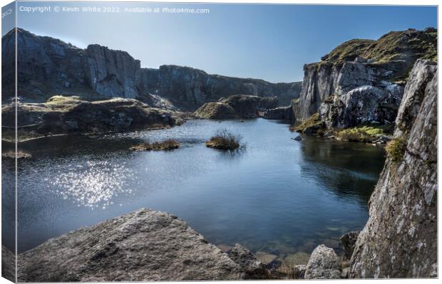 Foggintor quarry on a sunny spring day Canvas Print by Kevin White