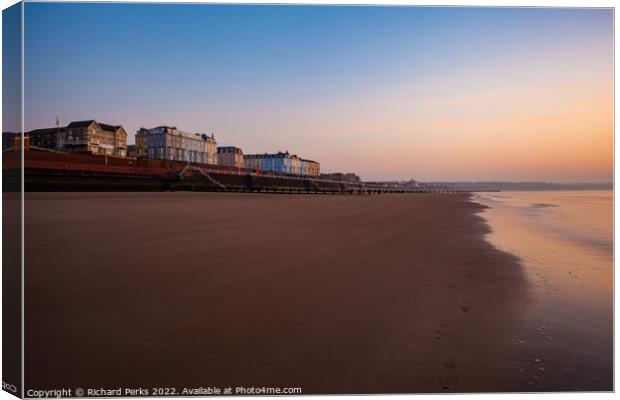 Bridlington Seafront Canvas Print by Richard Perks