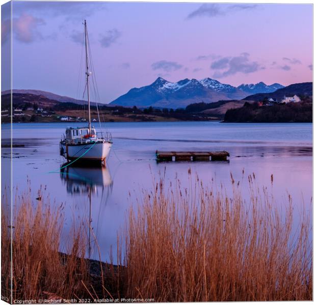 A yacht awaits the high tide to be floated off. Canvas Print by Richard Smith