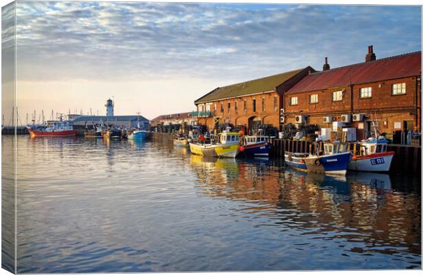 Scarborough Harbour and Lighthouse,North Yorkshire Canvas Print by Darren Galpin