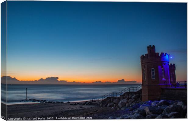 Withernsea daybreak Canvas Print by Richard Perks