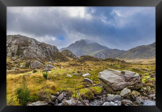 Snowdonia National Park Framed Print by chris smith