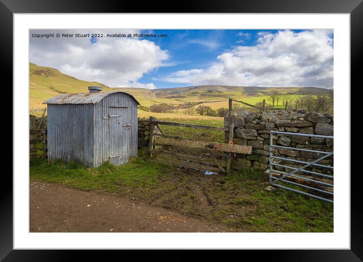 Shepherds hut on an ascent of High Cup Nick along the Pennine Wa Framed Mounted Print by Peter Stuart