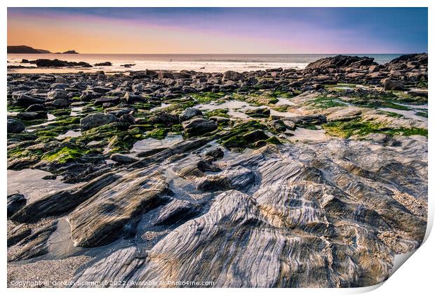 Low tide at the secluded Little Fistral in Newquay Print by Gordon Scammell