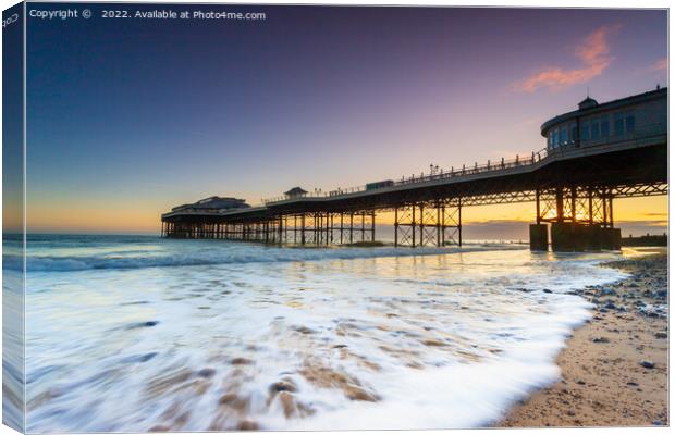 Cromer pier at sunrise on a clear sky morrning  wi Canvas Print by Richard O'Donoghue