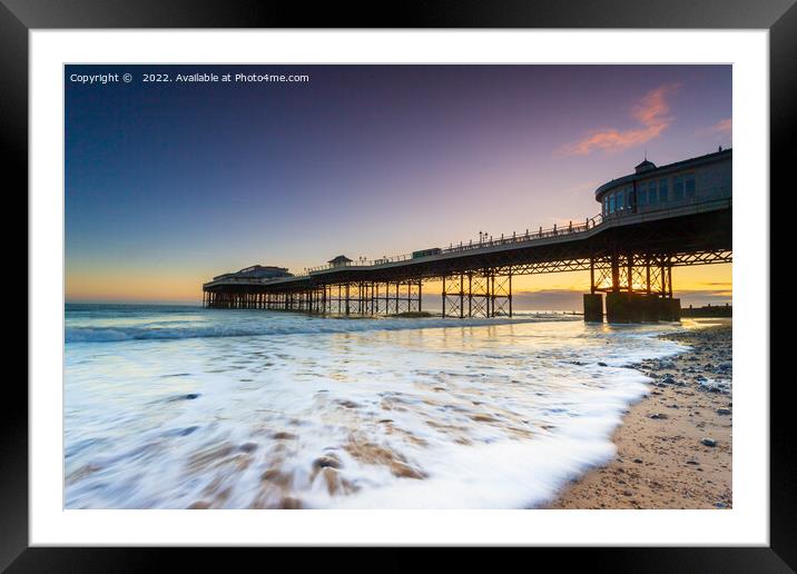 Cromer pier at sunrise on a clear sky morrning  wi Framed Mounted Print by Richard O'Donoghue