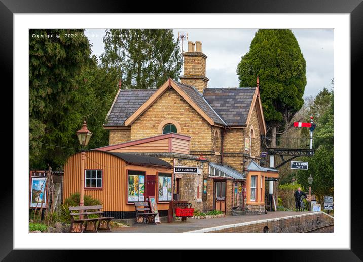 Hampton Loade train station on the Severn Valley R Framed Mounted Print by Richard O'Donoghue