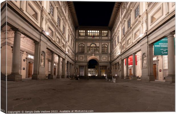 The Uffizi palace in Florence, Italy Canvas Print by Sergio Delle Vedove