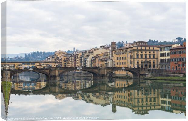 Santa Trinita bridge in Florence, Italy Canvas Print by Sergio Delle Vedove