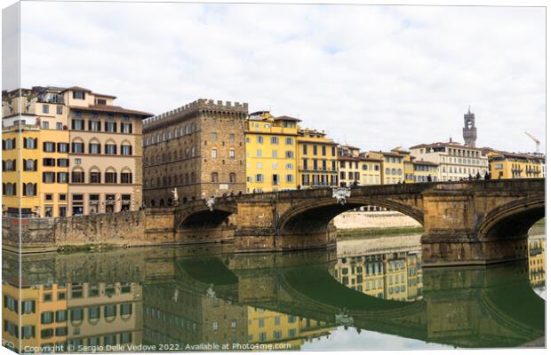 Santa Trinita bridge in Florenze, Italy Canvas Print by Sergio Delle Vedove