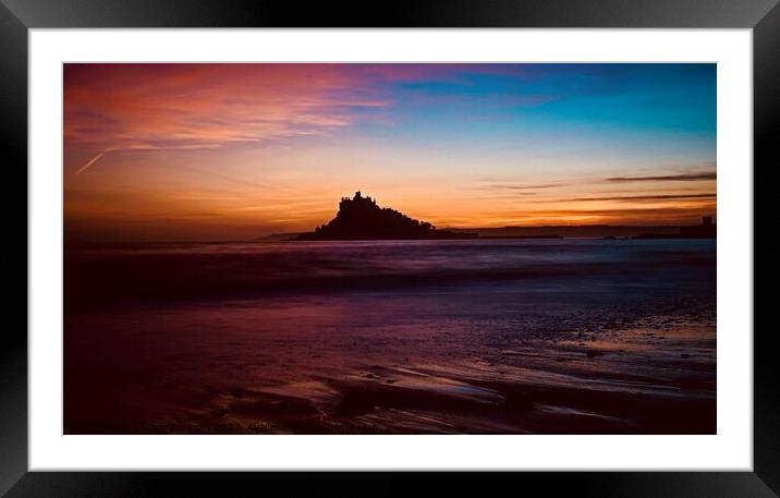 Beautiful sunset in Marazion ,Cornwall with a view of St.Michaels Mount  Framed Mounted Print by Anthony miners