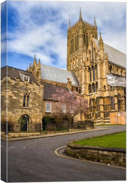 Winding Road To Lincoln Cathedral In England Canvas Print by Artur Bogacki