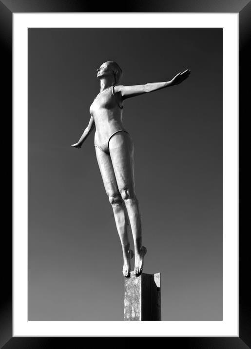 Diving Belle Statue, Scarborough, North Yorkshire Framed Mounted Print by Darren Galpin