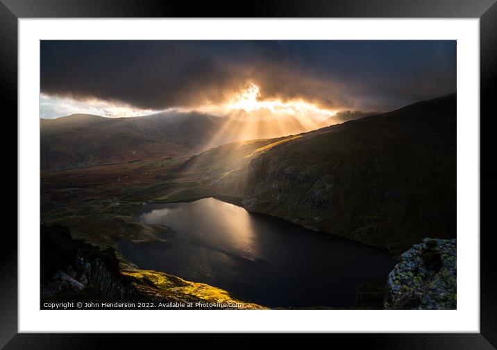  Snowdonia mountain light. Framed Mounted Print by John Henderson