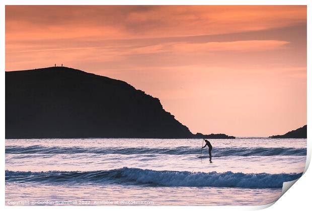 Evening light over a paddle boarder in Fistral Bay Print by Gordon Scammell