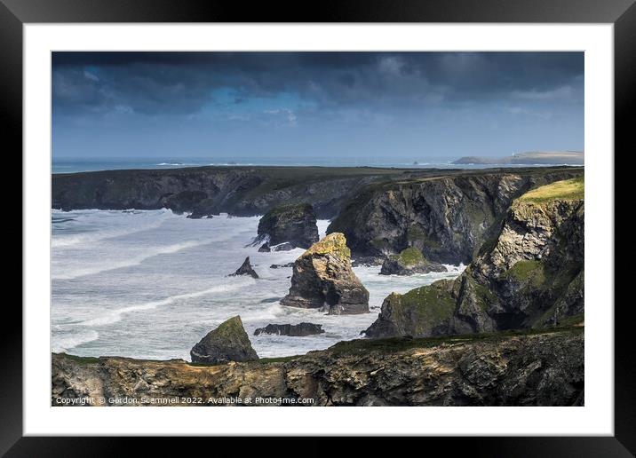 Incoming tide at the spectacular Bedruthan Steps i Framed Mounted Print by Gordon Scammell