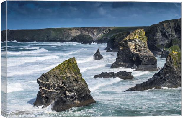 Incoming tide at Bedruthan Steps in Cornwall. Canvas Print by Gordon Scammell