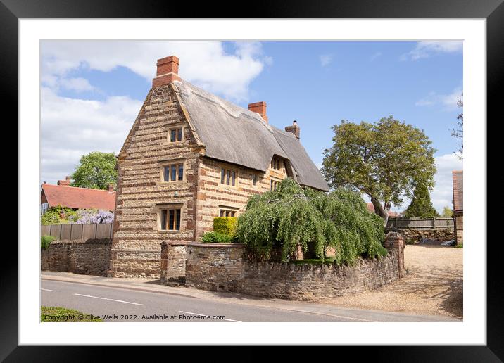 Lovely thatch house in Blisworth Framed Mounted Print by Clive Wells