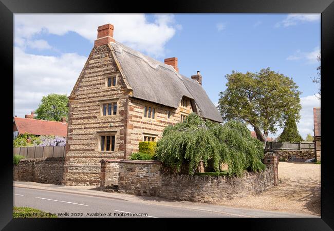 Lovely thatch house in Blisworth Framed Print by Clive Wells