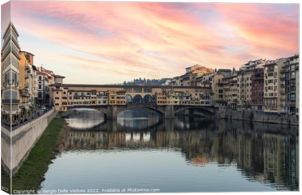 ponte vecchio bridge in Florence, Italy Canvas Print by Sergio Delle Vedove