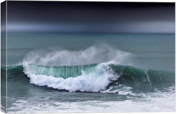Breaking wave at Fistral in Newquay in Cornwall. Canvas Print by Gordon Scammell
