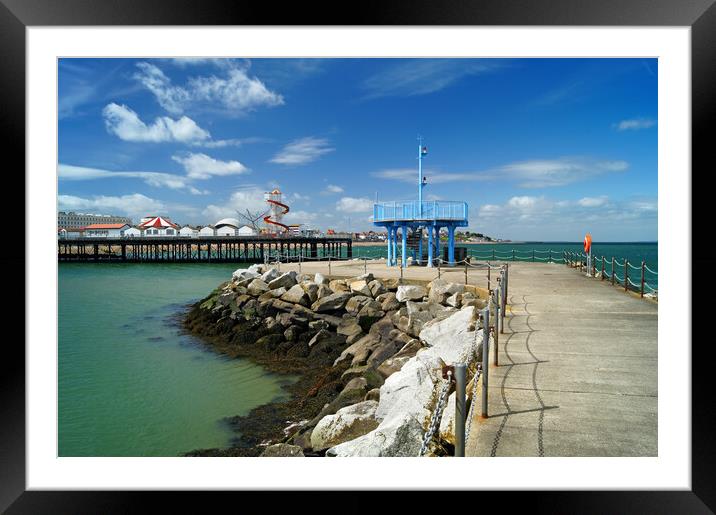 Neptunes Arm and Herne Bay Pier  Framed Mounted Print by Darren Galpin
