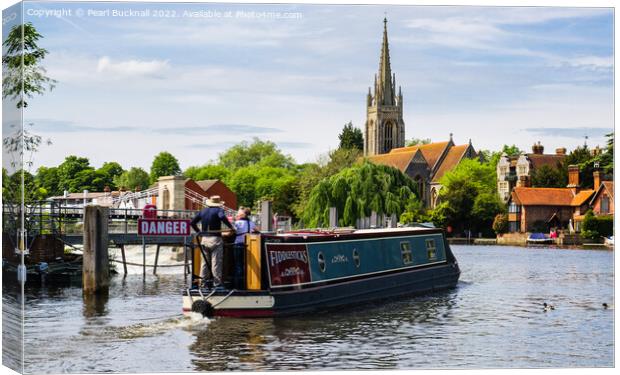 Narrowboat on River Thames at Marlow Buckinghamshi Canvas Print by Pearl Bucknall