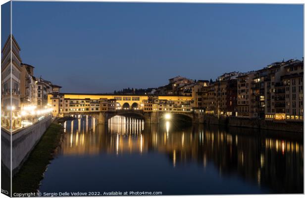 ponte vecchio bridge at sunset in Florence, Italy Canvas Print by Sergio Delle Vedove