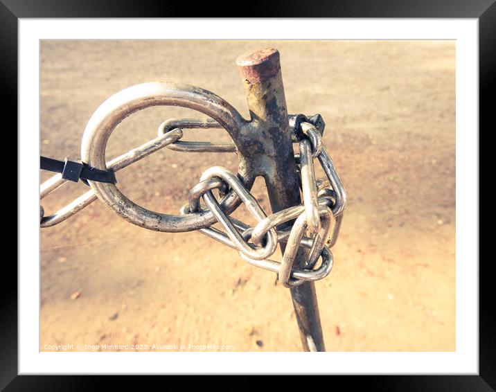 A selective focus shot of a chain on a pole Framed Mounted Print by Ingo Menhard