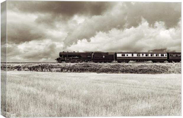 90775 Royal Regiment on the way to Weybourne in Norfolk  Canvas Print by Gary Pearson