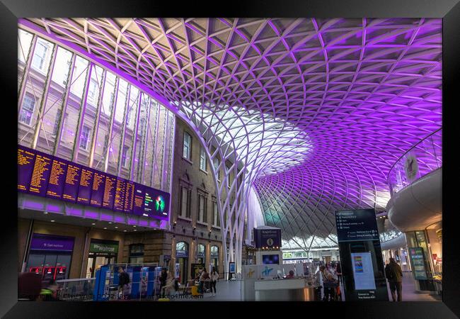 The new concourse at Kings Cross Station. Framed Print by Clive Wells