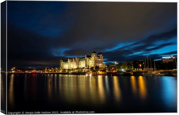 Nightview of the lights on the sea in Oslo, Norway Canvas Print by Sergio Delle Vedove