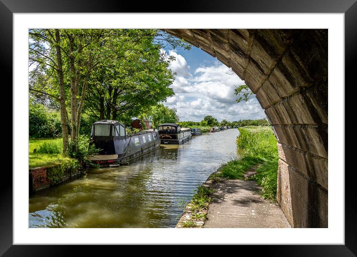 Narrowboats at Ladies bridge, Kennet & Avon canal Framed Mounted Print by Sue Knight