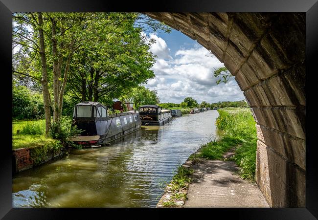 Narrowboats at Ladies bridge, Kennet & Avon canal Framed Print by Sue Knight