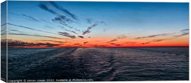 Sun set on the Baltic Sea Canvas Print by simon cowan