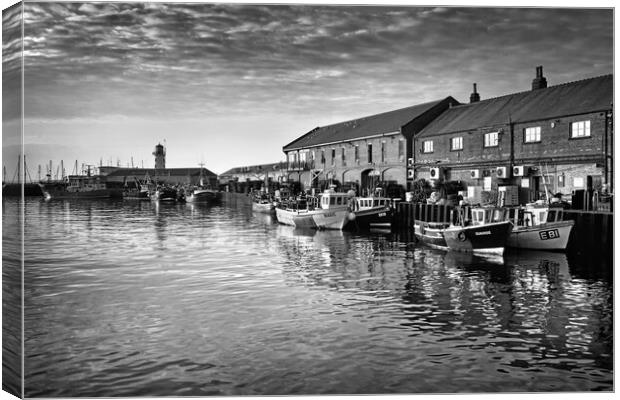 Scarborough Harbour and Lighthouse Canvas Print by Darren Galpin