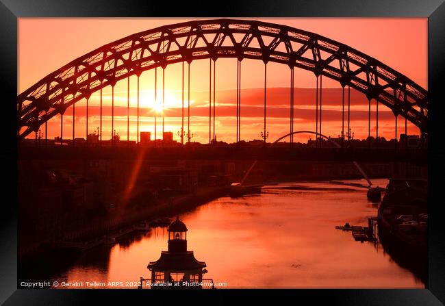 Sunrise over the Tyne Bridge, Newcastle upon Tyne, England, UK Framed Print by Geraint Tellem ARPS