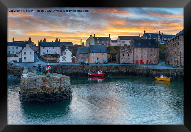 Sunset at Portsoy harbour Framed Print by Helen Hotson
