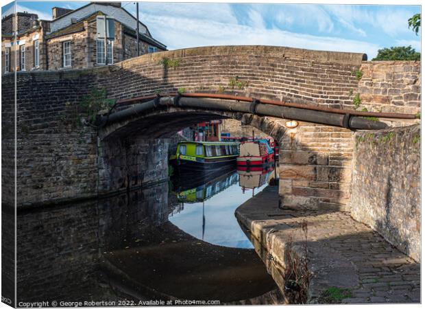 Narrowboats on the canal Canvas Print by George Robertson