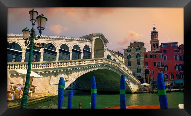 Venice, Italy: Beautiful panorama of the Rialto Bridge, an important symbols of city. It connects the San Marco with the commercial zone. it was originally wooden and was build by Antonio Da Ponte Framed Print by Arpan Bhatia