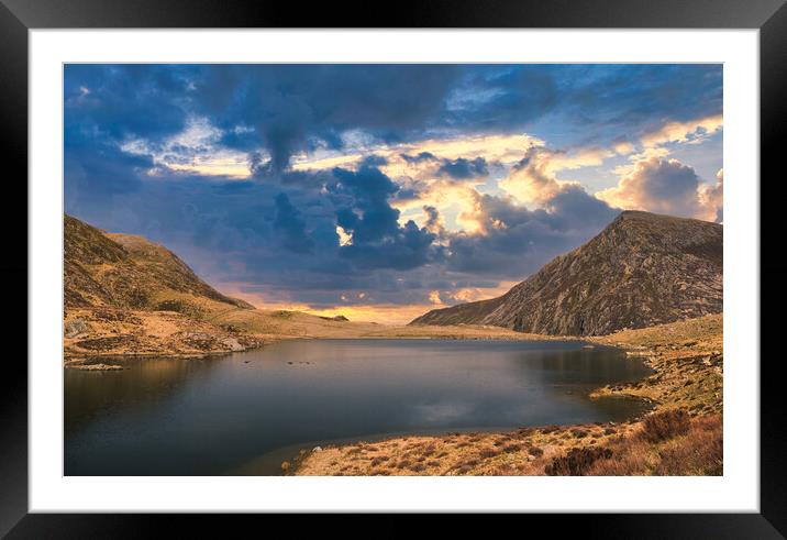 Llyn idwal lake 2 Framed Mounted Print by David Martin